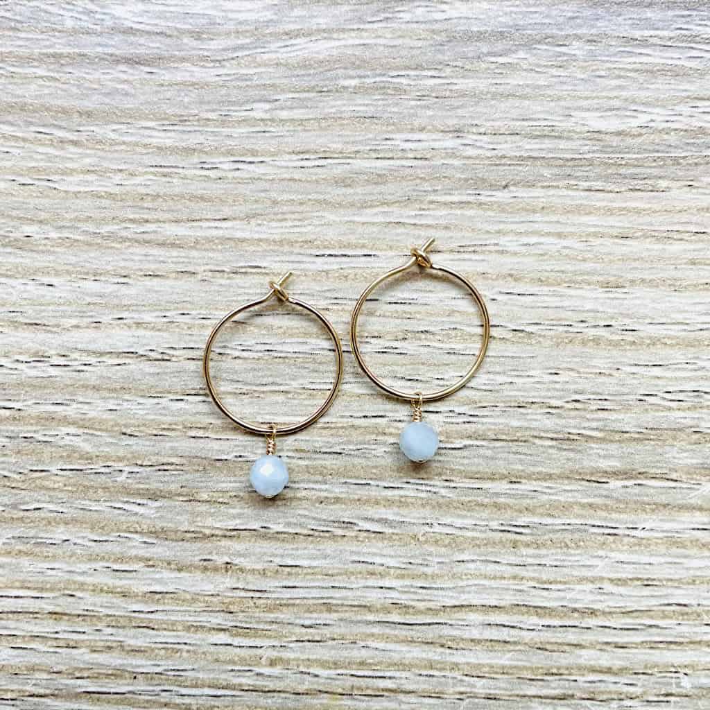 Créoles en Aigue marine bleu ciel, pierre de naissance du mois de Mars