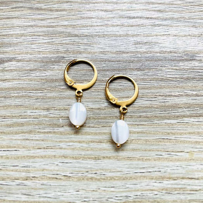 Créoles en nacre blanche