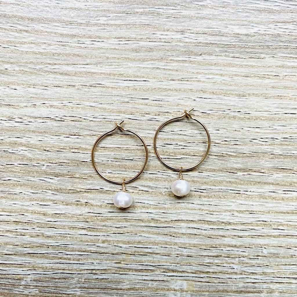 Créoles en Perle blanche, pierre de naissance du mois de Juin