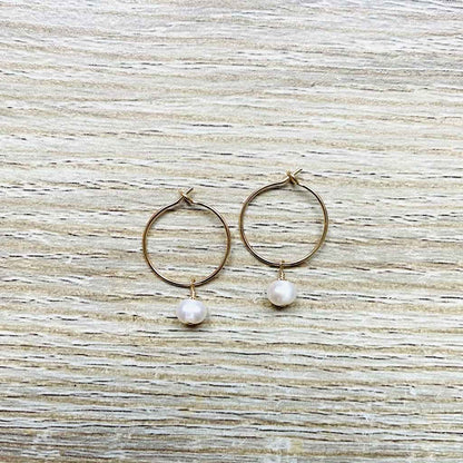 Créoles en Perle blanche, pierre de naissance du mois de Juin