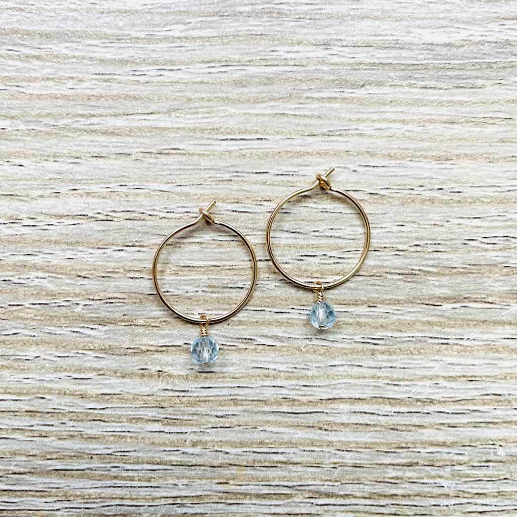 Créoles en Topaze bleue, pierre de naissance du mois de Décembre