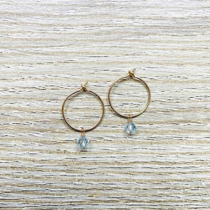 Créoles en Topaze bleue, pierre de naissance du mois de Décembre