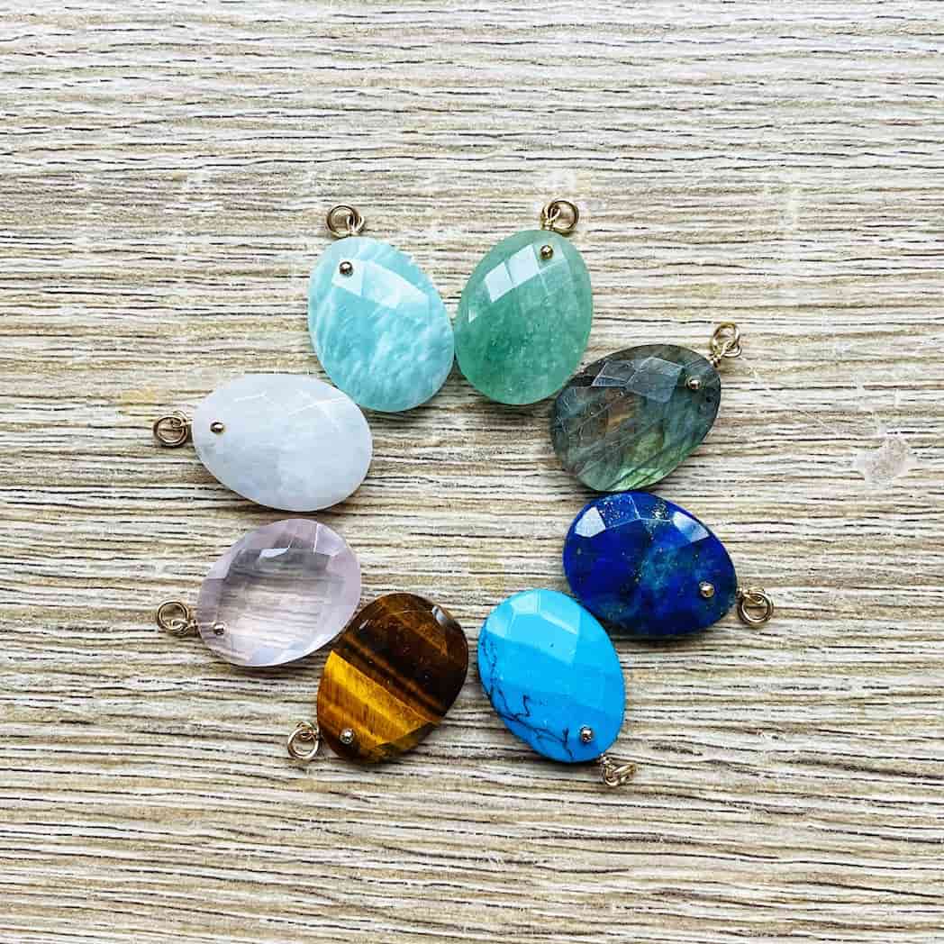 Pendentifs pierres naturelles multicolores