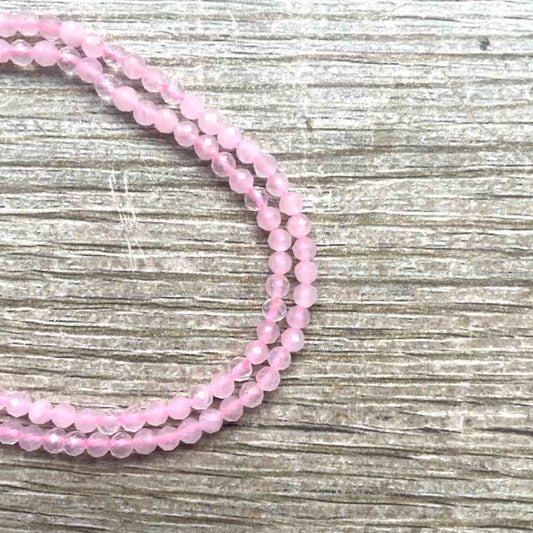 Collier en Quartz rose et médailles dorées
