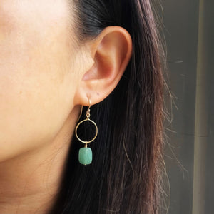 boucles-oreilles-aventurine-vert-plaque-or-porte