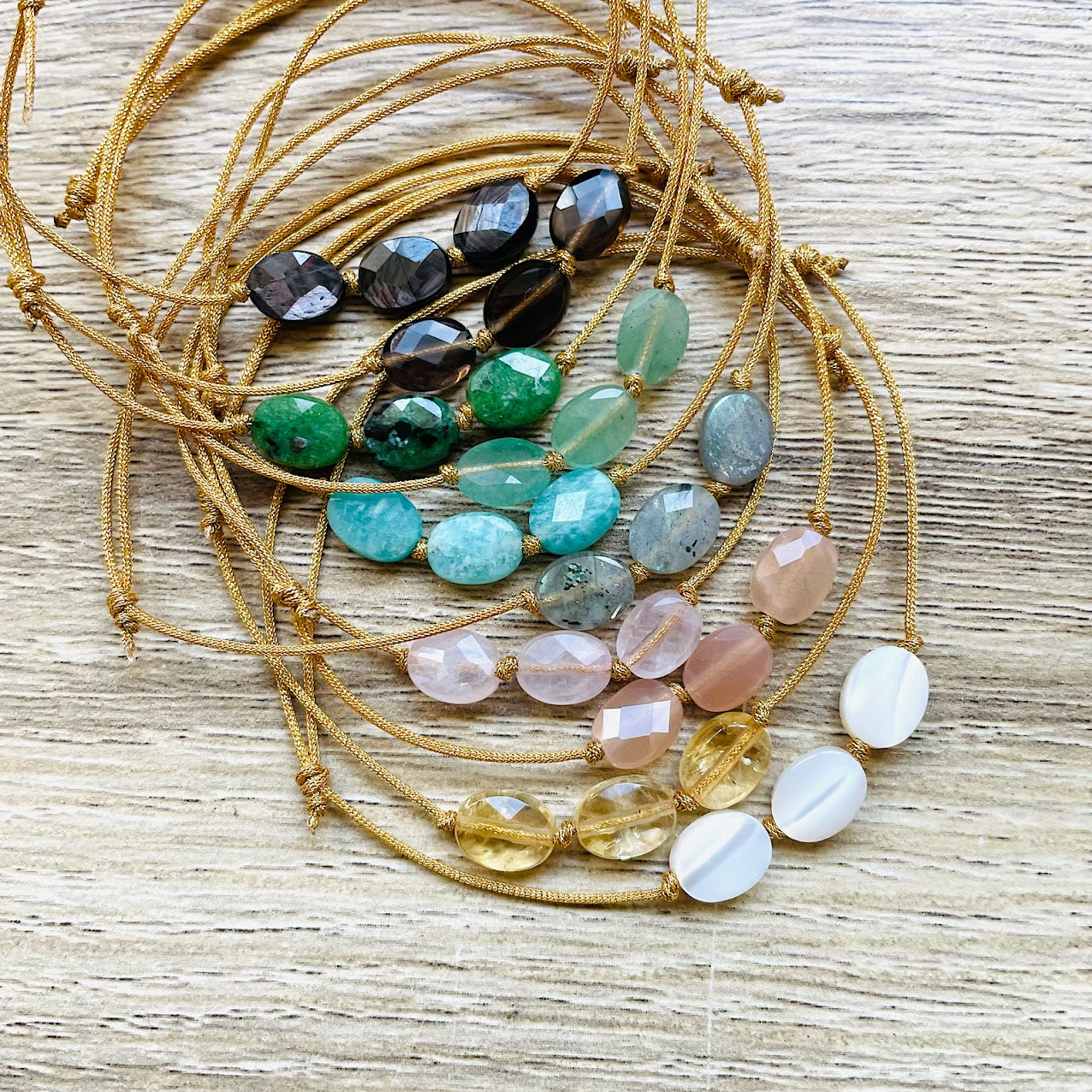 bracelet--pierres-naturelles-lien-coulissant