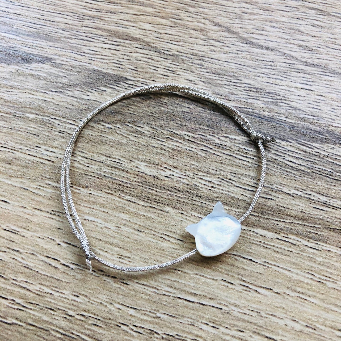 bracelet-cordon-reglable-nacre-chat-argente-enfant