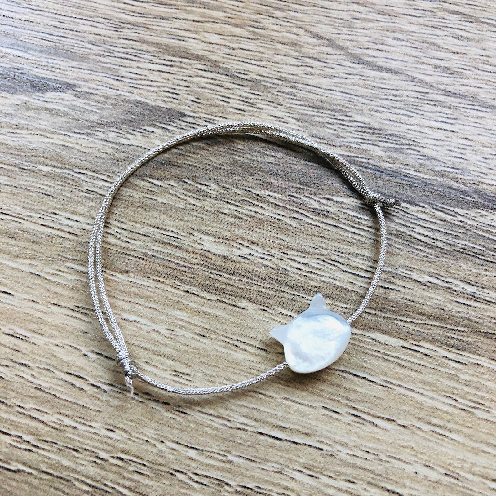 bracelet-cordon-reglable-nacre-chat-argente-enfant