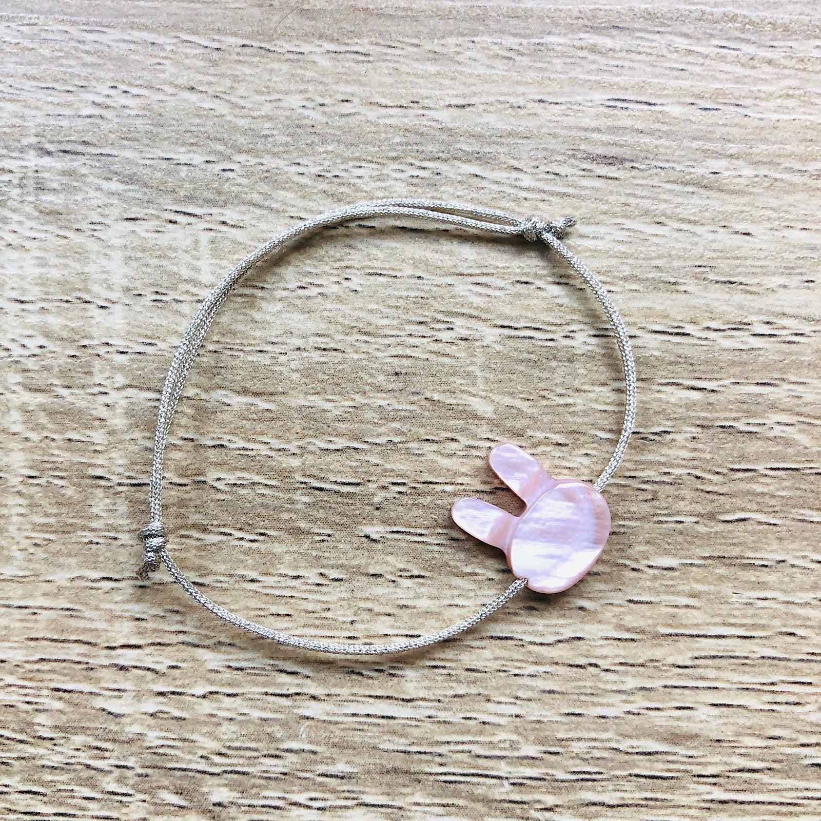 bracelet-cordon-reglable-nacre-lapin-rose-argente-enfant