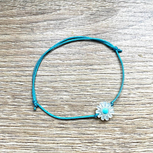     bracelet-cordon-reglable-fleur-paquerette-marguerite-nacre-bleu