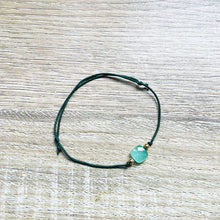 Charger l&#39;image dans la galerie, bracelet-cordon-reglable-jade-vert-plaque-or