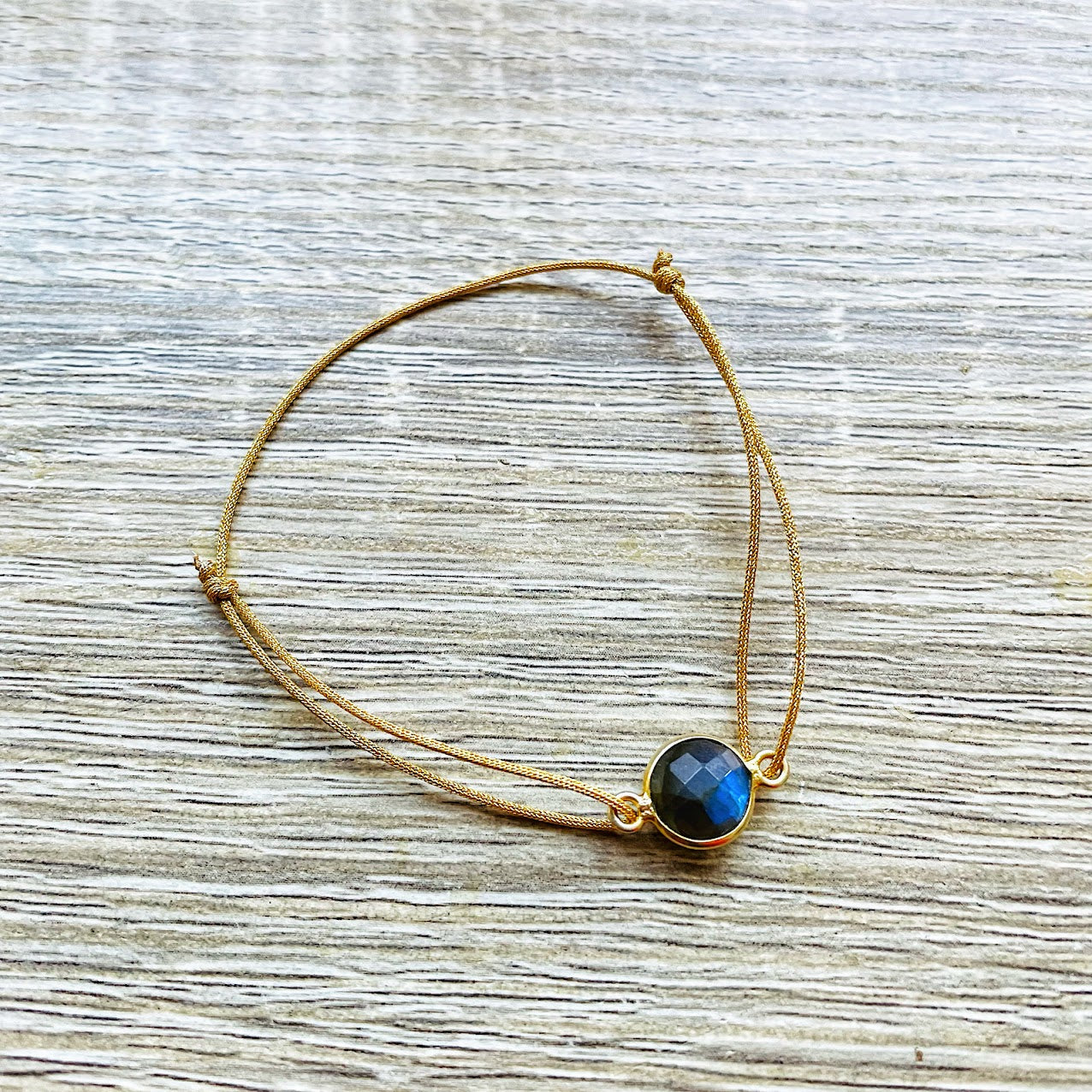 bracelet-cordon-reglable-labradorite-gris-argent-dore