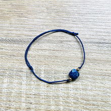 Charger l&#39;image dans la galerie, bracelet-cordon-reglable-lapis-lazuli-bleu-plaque-or