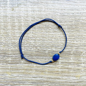 bracelet-cordon-reglable-sodalite-bleu-plaque-or