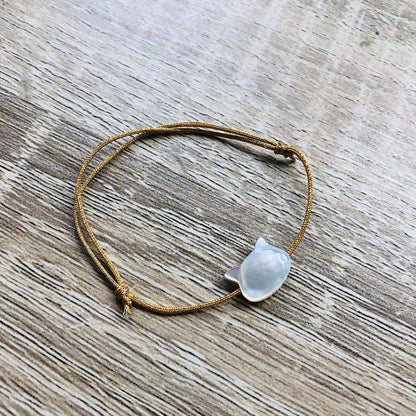 bracelet-cordon-reglable-chat-nacre-dore