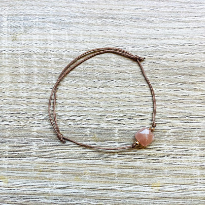bracelet-cordon-reglable-pierre-soleil-plaque-or