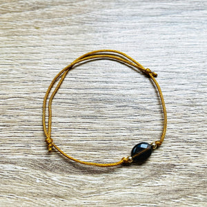 bracelet-cordon-reglable-quartz-fume-plaque-or