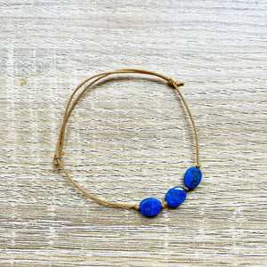 bracelet-cordon-reglable-sodalite-bleu-dore