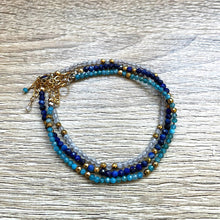 Charger l&#39;image dans la galerie, bracelet-romy-pierres-naturelles-bleu-hematite-plaque-or