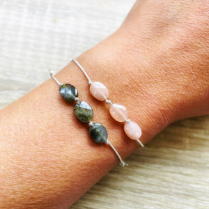 bracelet-reglable-pierres-naturelles-argente-poignet