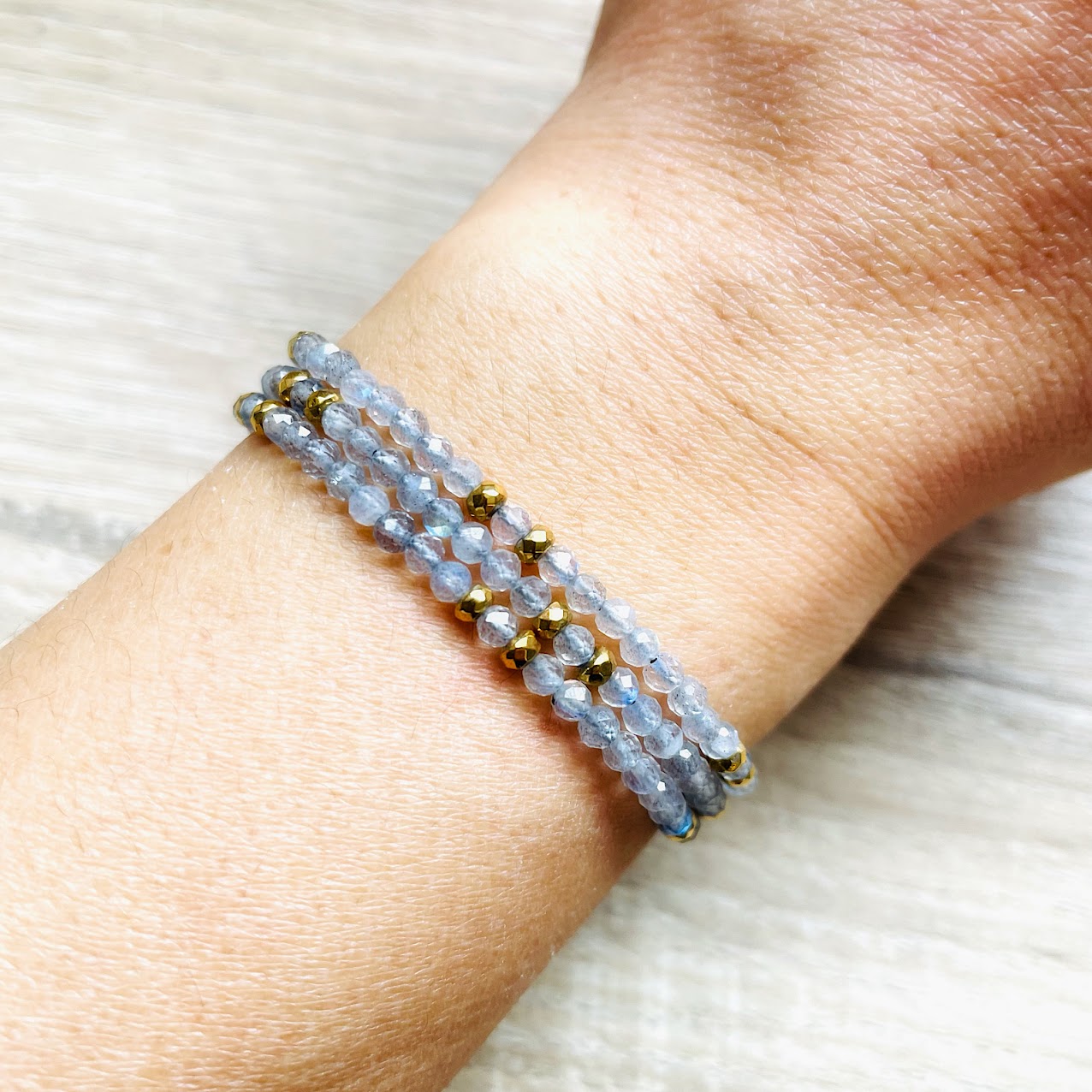    collier-transformable-bracelet-labradorite-hematite-poignet