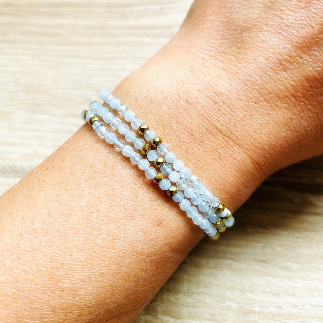    collier-transformable-bracelet-saphir-bleu-hematite-poignet