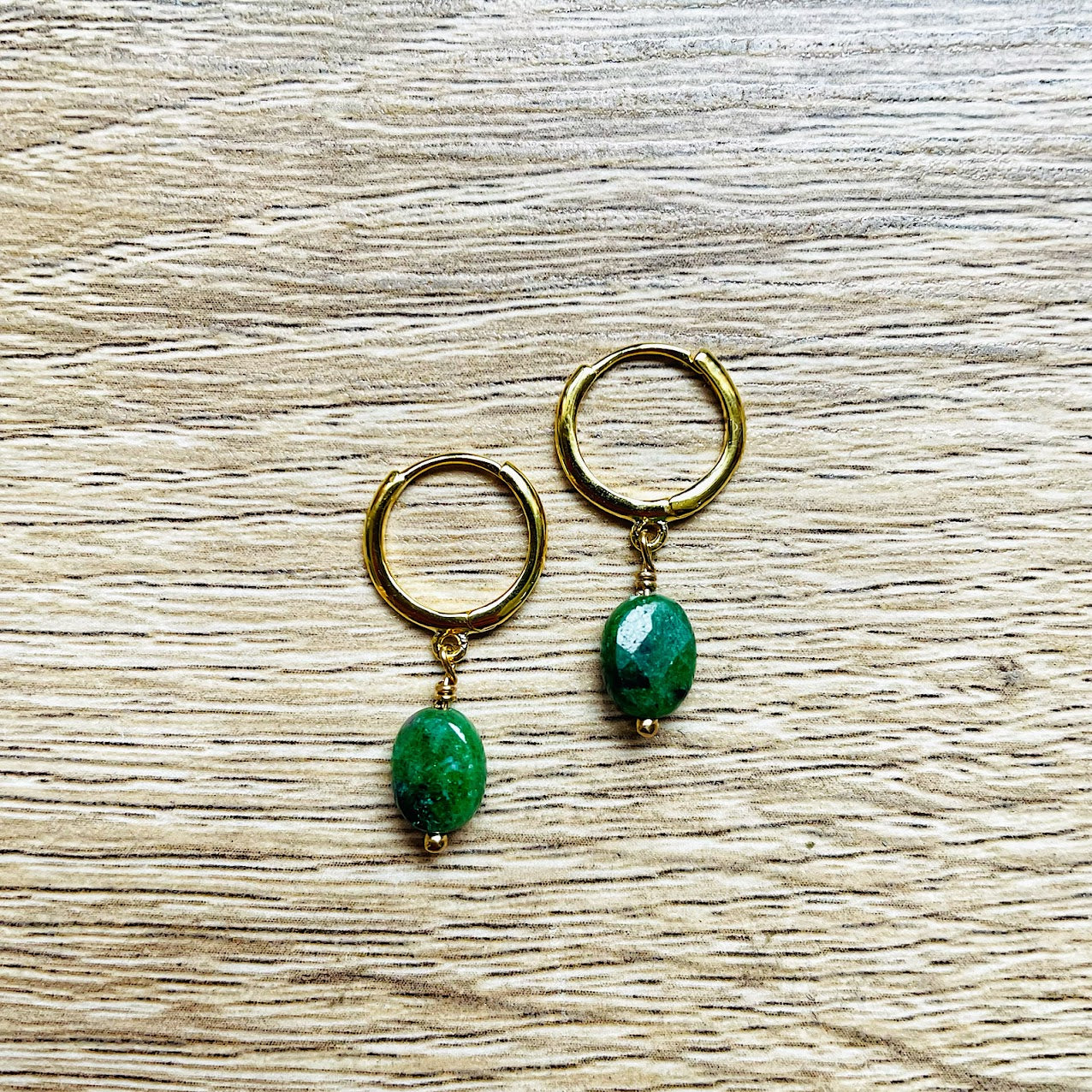 creoles-rubis-zoisite-vert-argent-massif-dore