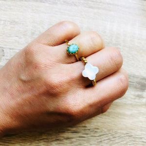 Bague grand trèfle nacre plaqué or  Maé